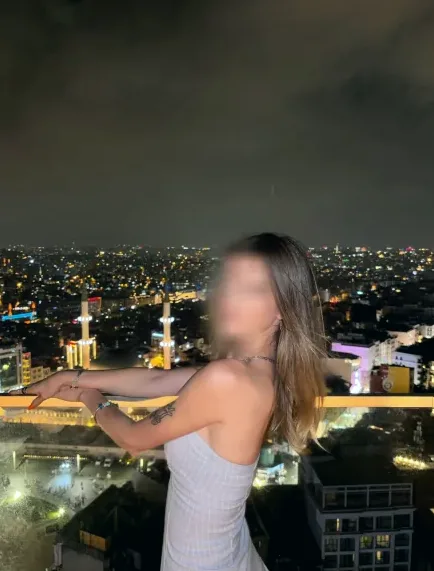 Antonia, 27