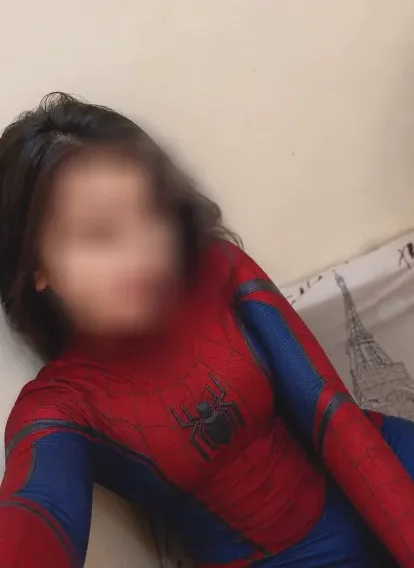 Büsra, 25