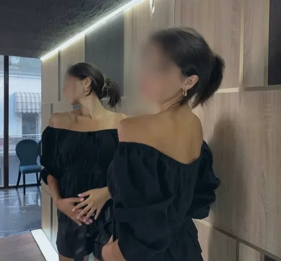 Claudia, 33