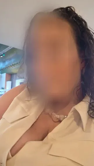 Daniela, 39