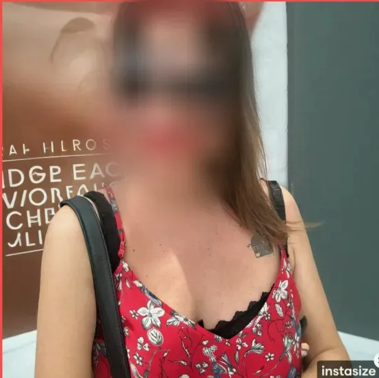 Jacqueline, 37