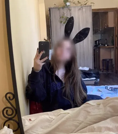Leonie, 19