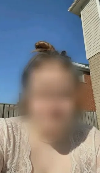 Leonie, 37