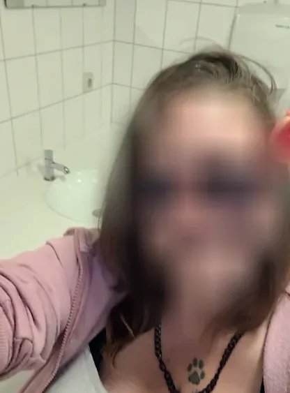 Lucia, 33
