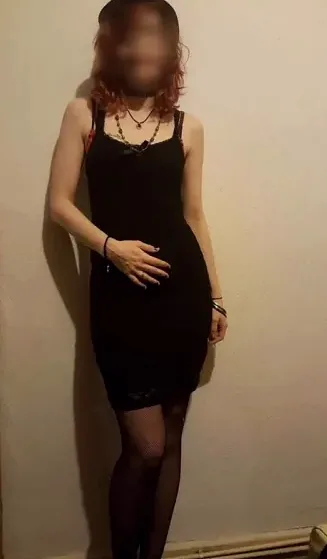 Manuela, 35