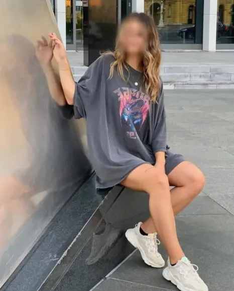 Pia, 23
