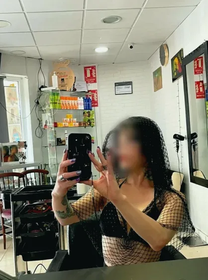 Pia, 33