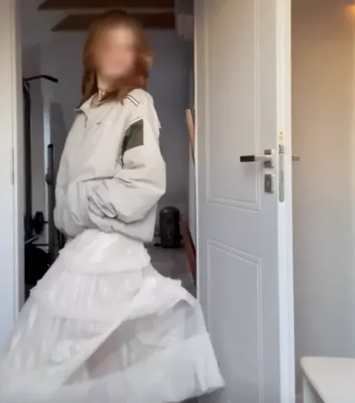 Sandra, 20